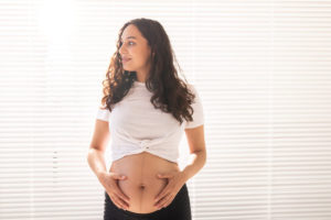licenca maternidade gravida mao barriga