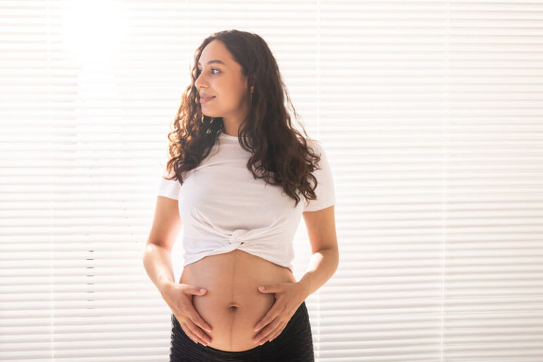 licenca maternidade gravida mao barriga
