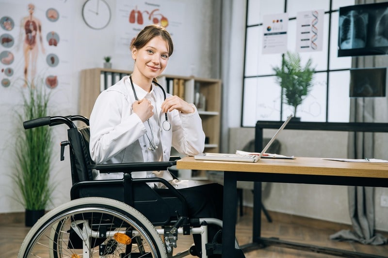 inclusao mercado trabalho medica cadeira rodas